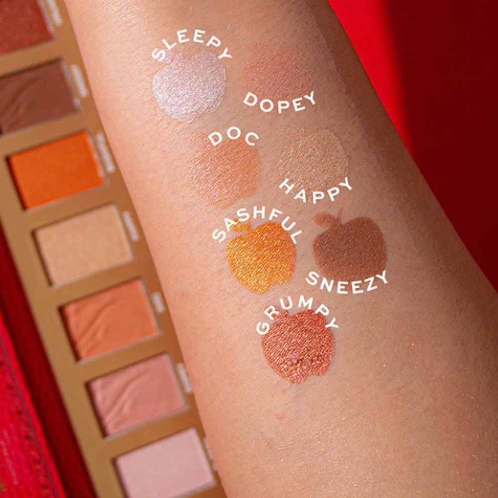 I Heart ❤️ Revolution and Disney Fairytale Mini Palette - Picture 4 of 5
